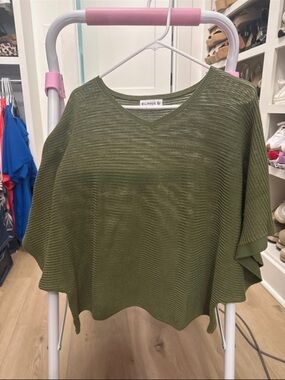 Elings Olive Green V-Neck Lightweight Tunic Sweater